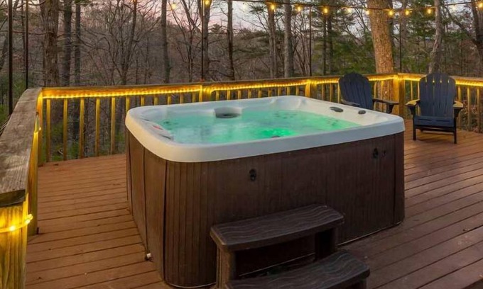 Marshall Cabin | 48 Acres~Hot Tub~Fire Pit~Game Room~Near Asheville