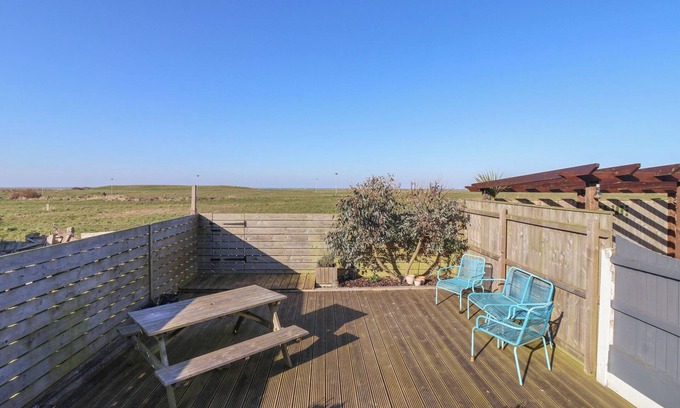 Withernsea Cottage | 48 WAXHOLME ROAD, pet friendly, country holiday cottage in Withernsea
