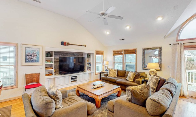 Whalehead Beach House | 481 m² House ∙ 8 bedrooms ∙ 16 guests