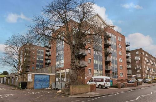 Brent House | 49 Donnington Court