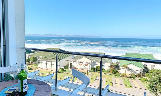 Westcliff Apartment | 49 Whalerock