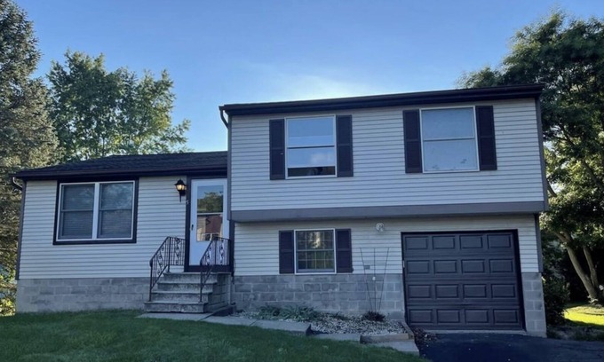 West Henrietta House | 4b2b house with new renovation 6mins drive to RIT