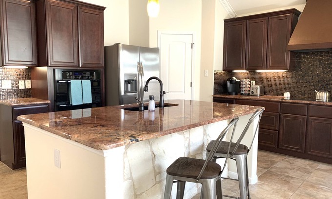 Forest Creek House | 4BD House w/Private Pool. Near Golf Course, Waterparks & Dell Diamond!