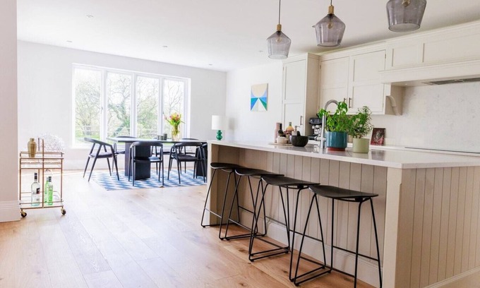 Lightwater House | 4BD Luxurious Countryside Retreat Scenic Views