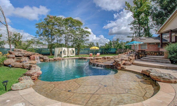 Conroe House | 4BD - Pool & Movie Theater - Lake Conroe Nearby