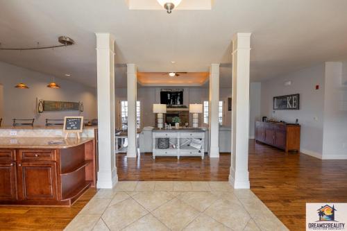Branson House | 4BD WALK-IN Villa - Large Deck - Golf Course - Pool - FREE TICKETS INCLUDED - V120