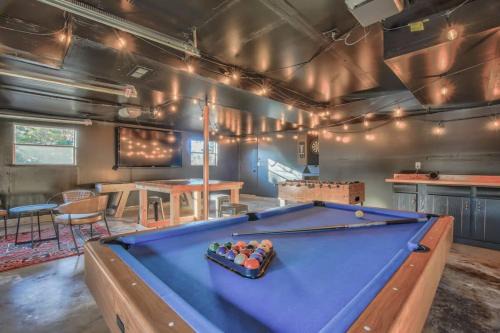 Briargate House | 4BD With Game Lounge Hot tub Dog Friendly USAFA