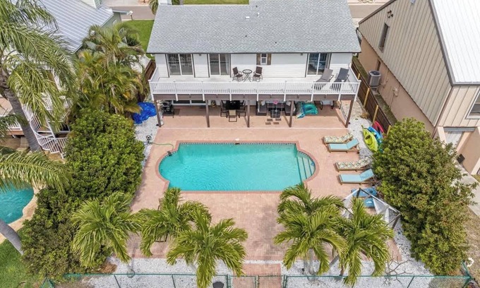 Indian Rocks Beach House | 4Bdm Waterfront Home w/Heated Pool, Walk to Beach