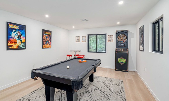 Kingston House | 4Bdrm 3ba Pickleball, Pool Table, Nearby Marina!