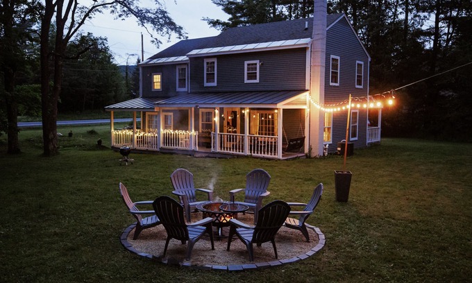 Weston Cottage | 4bdrm Cottage central to year round fun w/fireplace