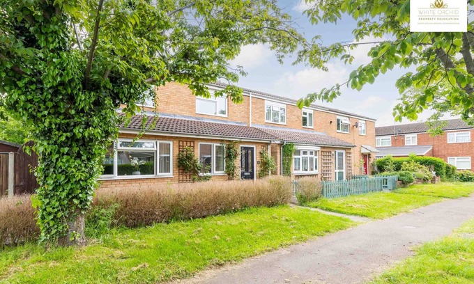 Stevenage House | 4bed House Stevenage SG1 Free Parking & Wi-fi Families and Corporations Welcome