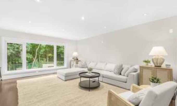 North York House | 4Bed Modern Home W/WiFi + Parking + Ellerslie Park