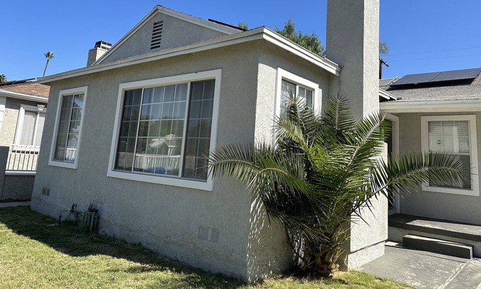Reseda House | 4Bedrooms - spacious and stylish