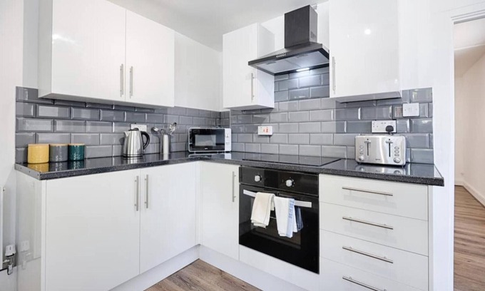 Townhill House | 4br-11guests-patio-familyfriendly-citycentre-beach