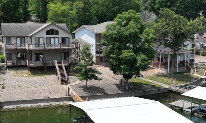 Gravois Mills House | 4BR 4BA lake front w/Dock & Kayak across Coconuts