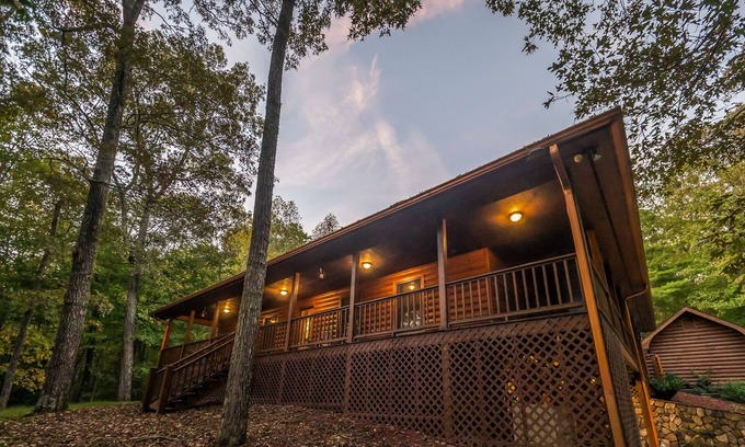 Morganton Cabin | 4BR Cabin 10 MINS FRom BLUE RIDGE! PRIVATE POOL, 12 PERSON PARTYSPA & POOL TABLE