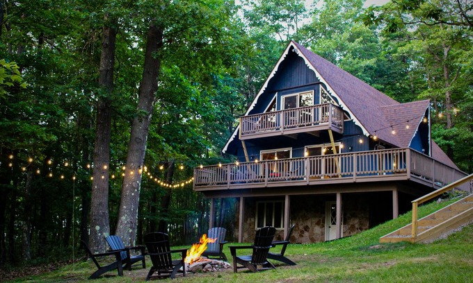 Swanton Ski Chalet | 4BR charming cabin with firepit and lake access