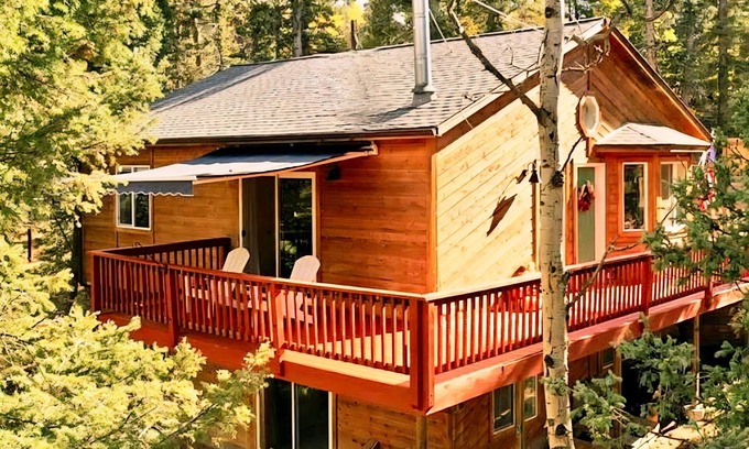Florissant Cabin | 4BR Colorado Cabin w/Wrap-Around Deck Near Fossil Beds National Monument