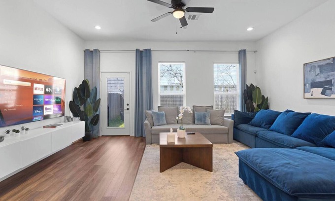 Northside House | 4BR Family Retreat | Close to Downtown&The Heights