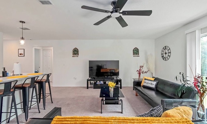 Ocala House | 4BR for Long Stays - Kitchen + Workspace + WiFi
