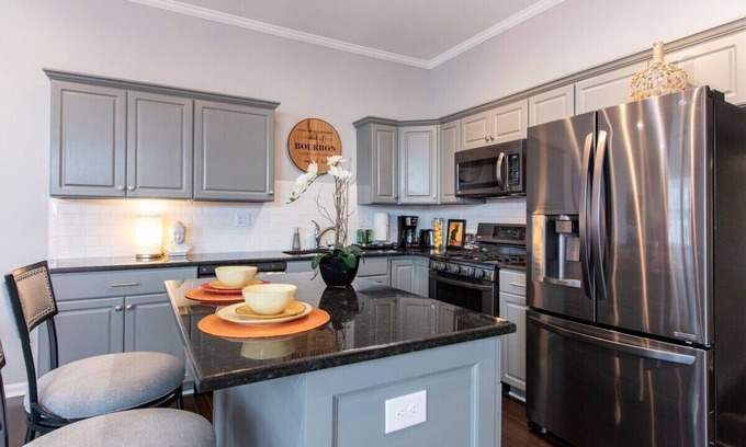 Highlands House | 4BR Great One's Getaway; Outdoor Tub & Fire Pit