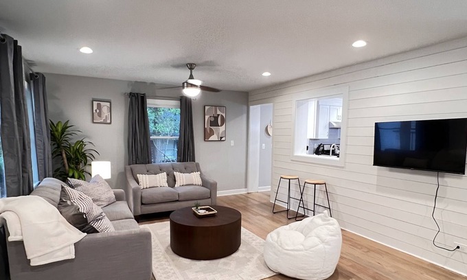 Hanahan House | 4br Home in Quiet Neighborhood - Beautiful Yard!