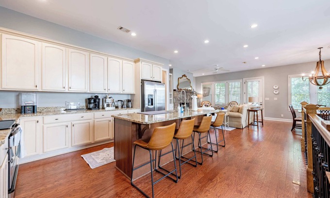 Reynolds Landing House | 4BR Lake Oconee Gem - Golf Views & Kid-Friendly