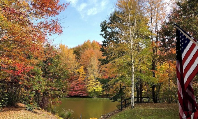 Roaming Shores House | 4BR Lakefront Retreat w Hot Tub