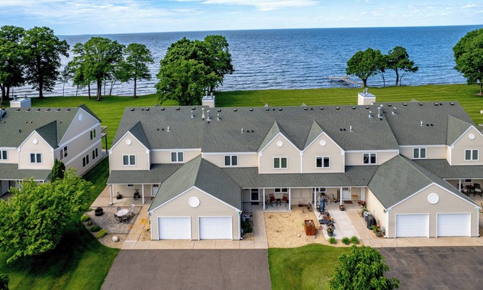 Onamia House | 4BR Lakefront Townhome with Stunning Mille Lacs Lake Views in Onamia