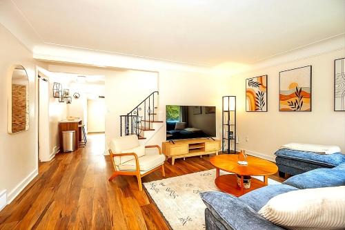 South Euclid House | 4BR Luxe Retreat AC,Hot Tub, deck, sunroom,Xbox