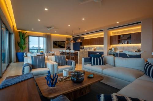Isla Mujeres Apartment | 4BR Luxury Beachfront Apt w/Heated Pool