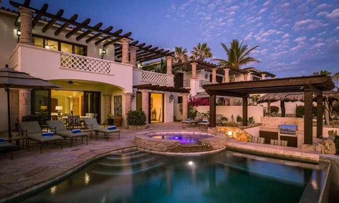 Buzzards Villa | 4BR Luxury Beachfront Home on Swimmable Beach