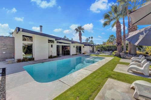 Vista Las Palmas House | 4BR MidCentury Alexander Home in Vista Las Palmas