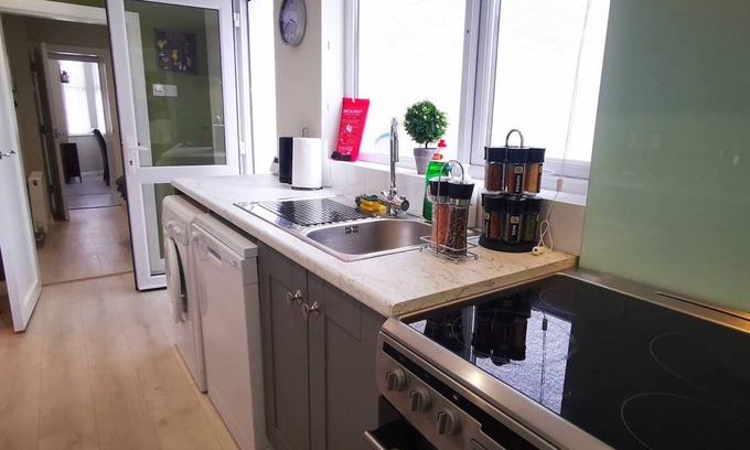 Queens Quarter House | 4BR Modern Botanic House