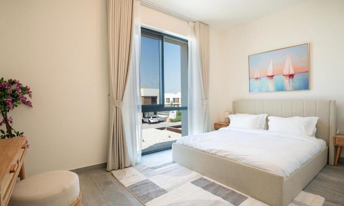 Abu Dhabi House | 4br Prestigious Villa Discounted Parks Tickets