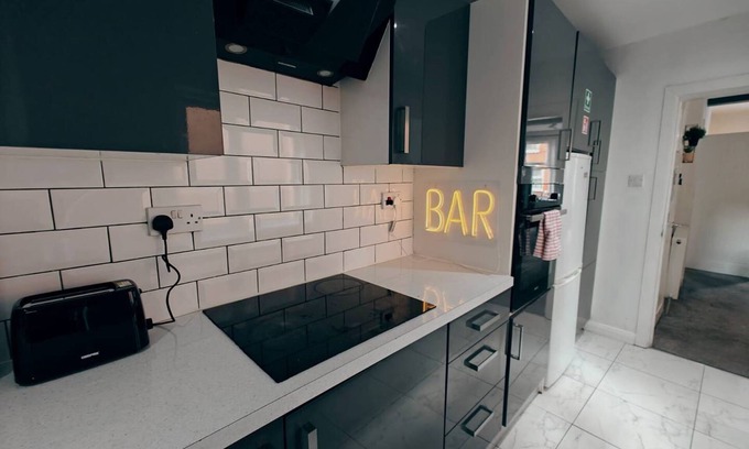Belfast House | 4BR Ravenhill Modern Home