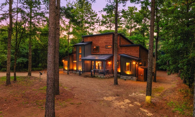 Pickens Cabin | 4BR | Secluded | Foosball, Arcade, Kid Friendly!
