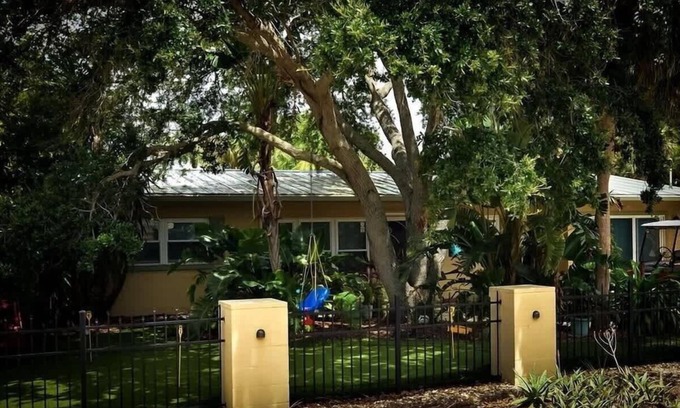 Siesta Key Village Apartment | 4BR Spacious Paradise
