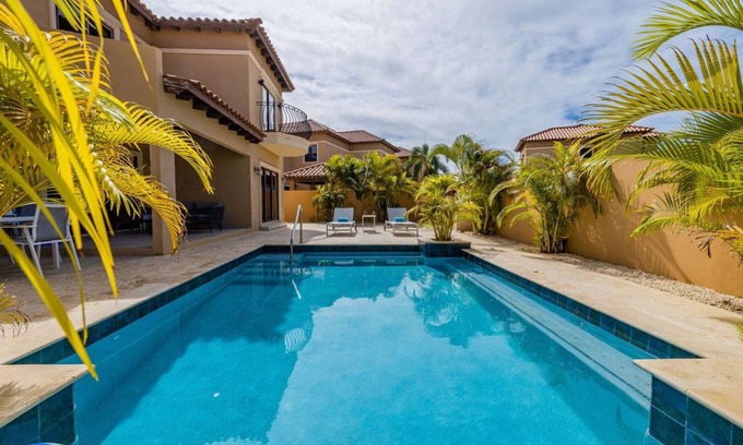 Gold Coast Villa | 4BR Villa @ Gold Coast w/Pool + Gym & TennisCourt
