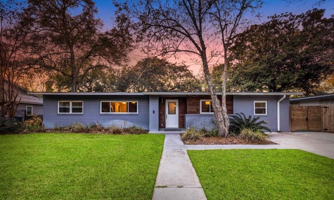 Fort Walton Beach House | 4BR w Private Pool & Fire Pit - 2 MI To Beach