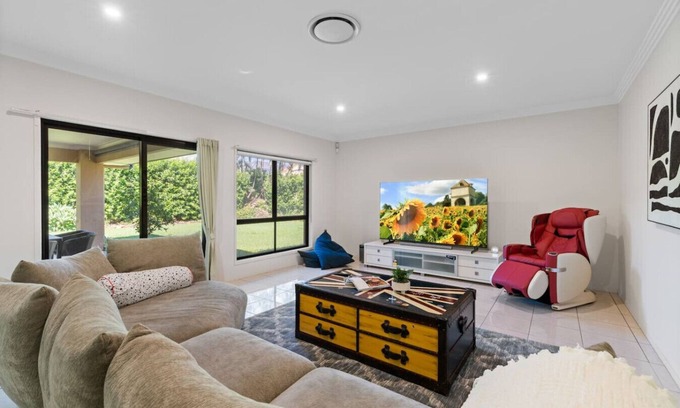 Parkinson House | 4BSpacious Cozy Family Entertained home @Parkinson