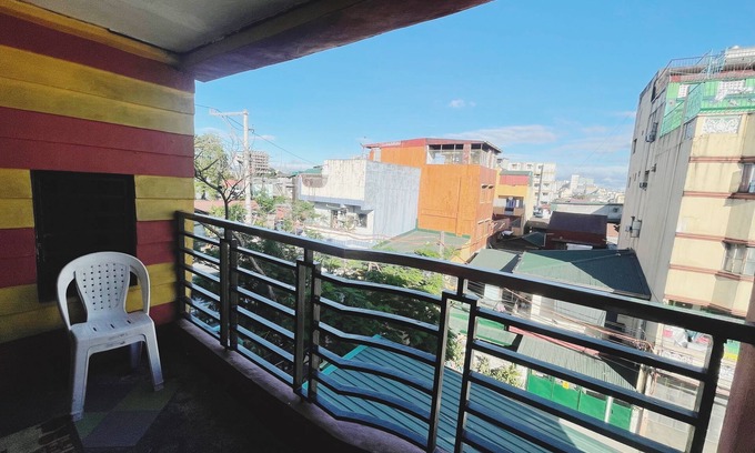 Tondo Apartment | 4D Tondo Affordable staycation with balcony upto12pax 200Mbps Wifi