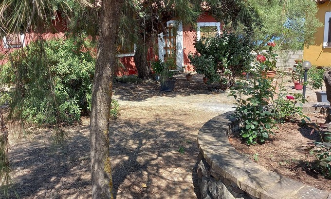 Arbus Apartment | 4km from the sea, family apartment with indoor parking and garden