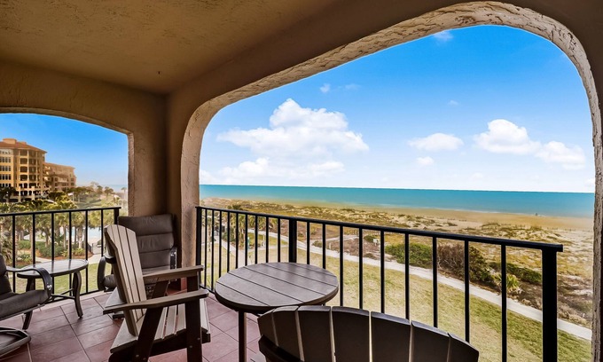 Fernandina Beach Condo | 4th Floor Oceanfront Condo in Turtle Dunes!