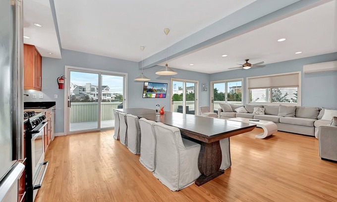 Loveladies House | 4th From Beach Hot Tub Beach badges Loveladies, 6 bdrm sleeps 14