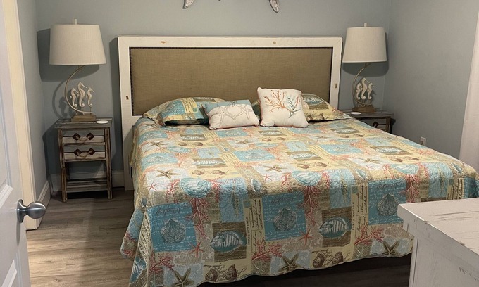 Panama City Beach Resort | 4th lvl Condo steps 2beach 2bedrooms 2bunk 2bath +queen sleeper +rollaway bed