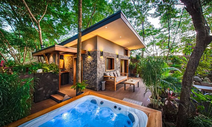 Ostional Cottage | 4x4 ONLY/Luxury Jungle Experience in a TinyHouse + Jacuzzi
