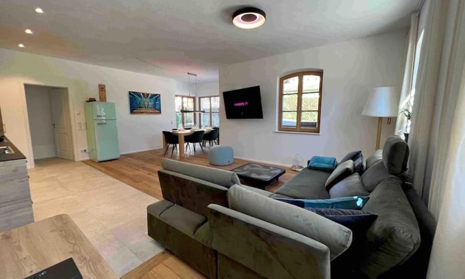 Ebersberg District Apartment | 4YOUnic Glonn1 * Boxspring * Jacuzzi * Netflix*65“