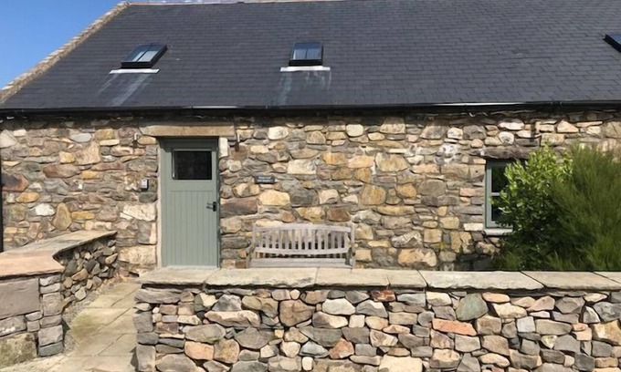 Pistyll Apartment | 5* 3 bedroom stone cottage configured for upside down living