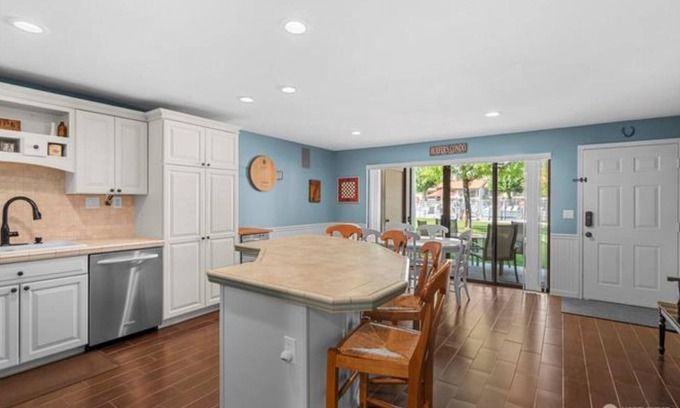Quincy Condo | #5/#7-The best condo in Crescent Bar Condos. 2 combined bottom luxury units!